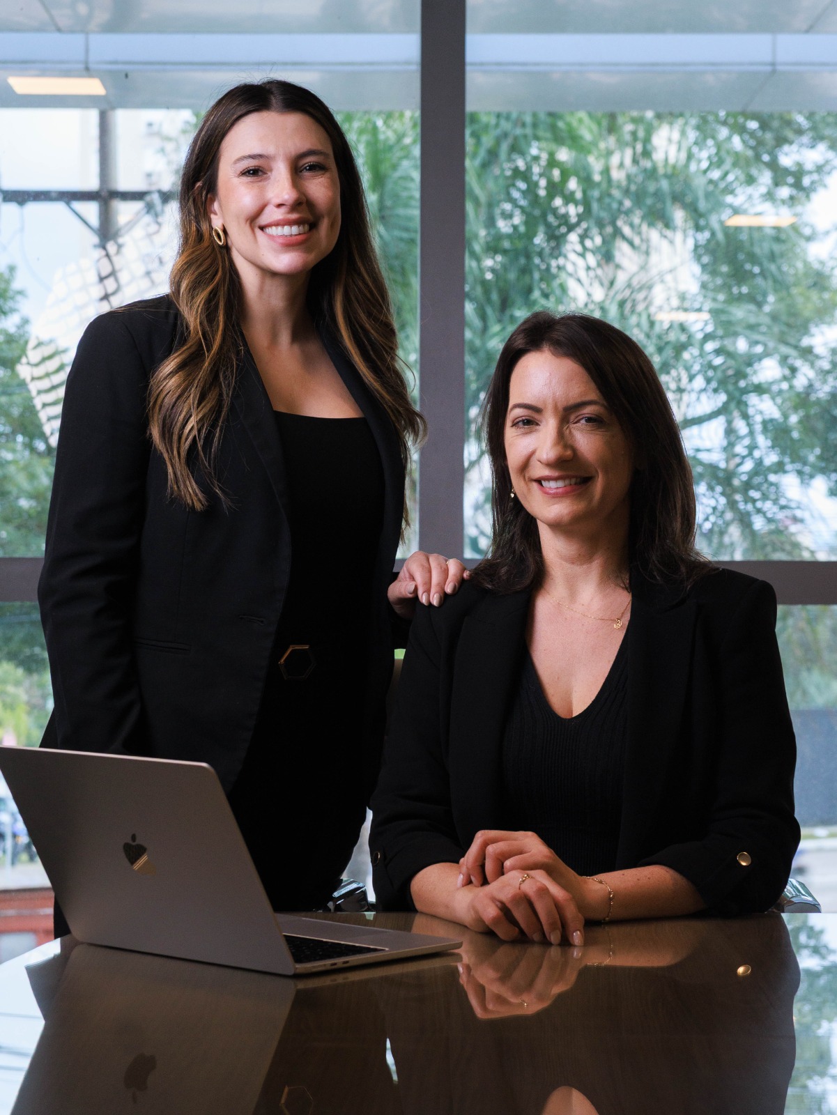 Dianne Mascarelo e Giuliane Prestes, instrutoras da T4 Educação